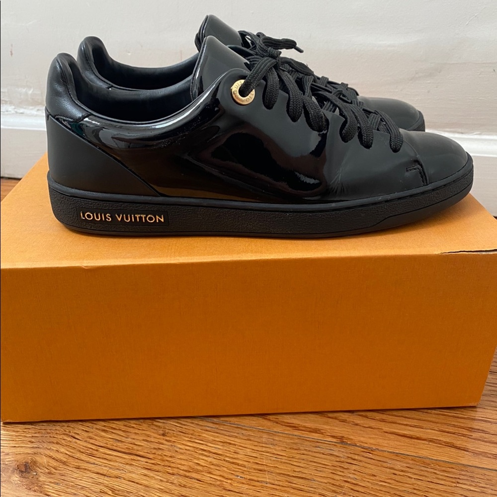 Women’s Size 7 (EU 37) Black Louis Vuitton Sneaker - Picture 2 of 11